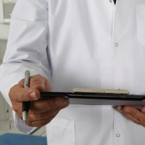 Medicul rămâne responsabil pentru decizii, chiar și folosind inteligența artificială