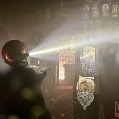 Incendiul de la catedrala din Dorohoi a fost cauzat de o lumânare uitată aprinsă