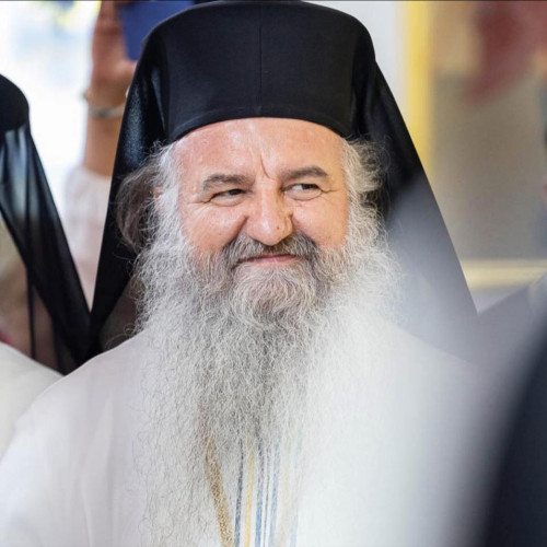 Patriarhul Daniel a oferit Ordinul „Credință și Comuniune” arhimandritului Ciprian Grădinaru