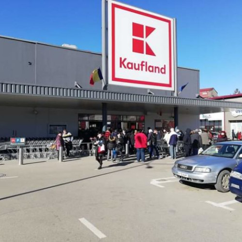 Conflict între un bărbat și o tânără pentru un loc de parcare la Kaufland Suceava