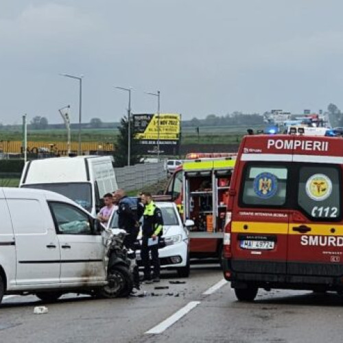 Un rănit și două autoutilitare avariate după ce o mașină a intrat pe contrasens în Rădăuți