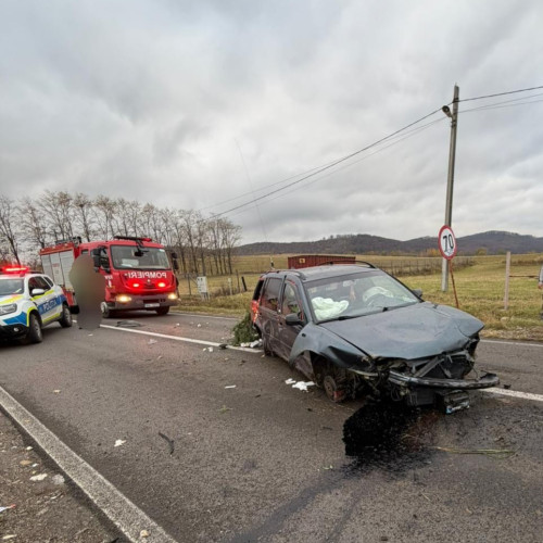 Accident rutier la Răucești: două persoane rănite și duse la spital