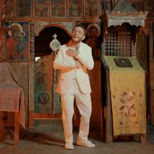 Scandal după filmarea unui videoclip de manele în biserica muzeului Golești