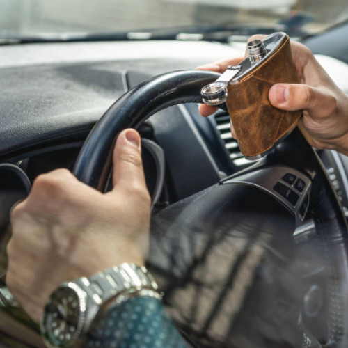 Un sfert dintre șoferii care conduc după alcool spun că au consumat cantități mici