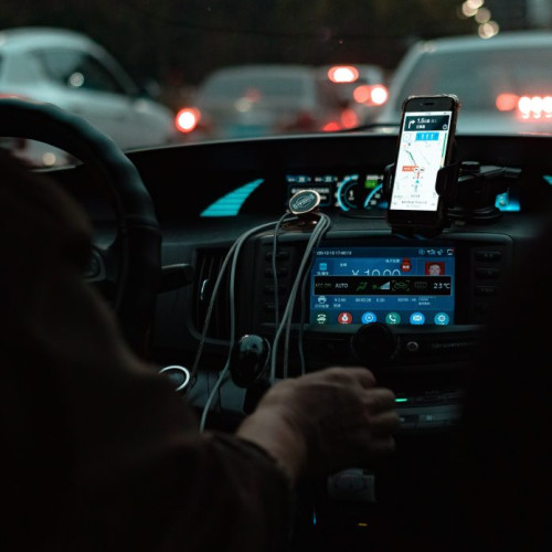 Percheziții în dosar de evaziune fiscală în ride-sharing cu un prejudiciu de peste 13 milioane lei