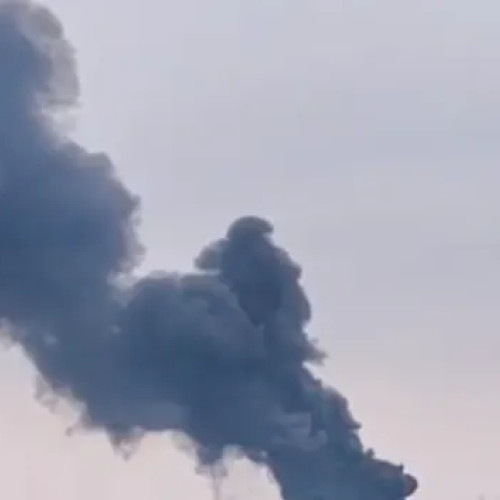 Locatarii din Cluj-Napoca reclamă arderea zilnică de deșeuri în curtea blocului