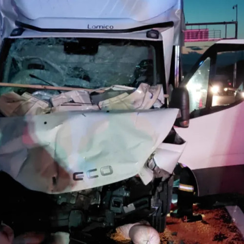 Intervenție la accident cu două autoutilitare pe autostrada A3