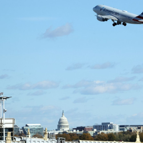 Peste 800 de zboruri anulate în SUA din cauza lipsei controlorilor de trafic aerian