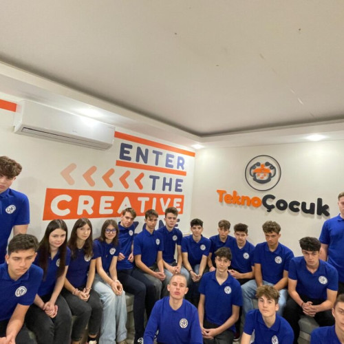 Elevii liceului Alexandru Ioan Cuza din Iași participă la un stagiu de robotică în Antalya