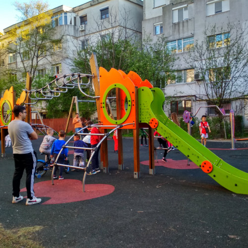 Peste 2.500 de gălățeni primesc lunar indemnizația pentru creșterea copilului