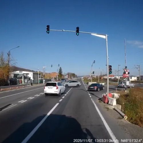 Șoferi riscă accidente grave la trecerea de cale ferată din Jucu, Cluj