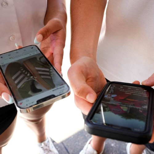 Danemarca interzice accesul copiilor sub 15 ani la rețelele de socializare