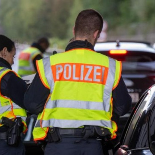 Cuplu arestat pe autostrada A1 în Germania după ce făcea sex la volan