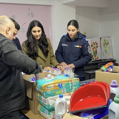 Jandarmii dâmbovițeni au donat produse esențiale unui centru social