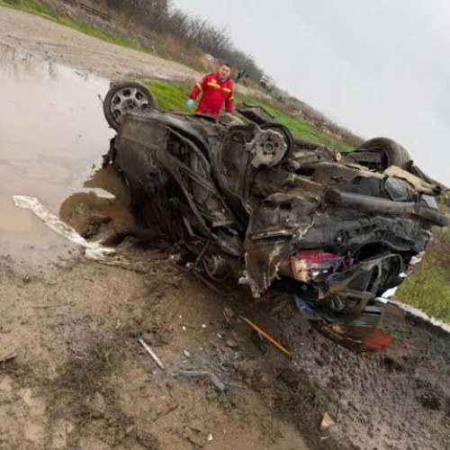 Patru morți după ce trenul a lovit mașina unei familii lângă București