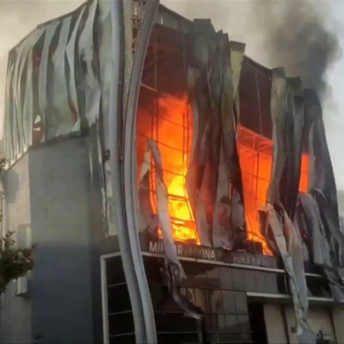 Şase morți și un rănit într-un incendiu la un depozit de parfumuri în Turcia