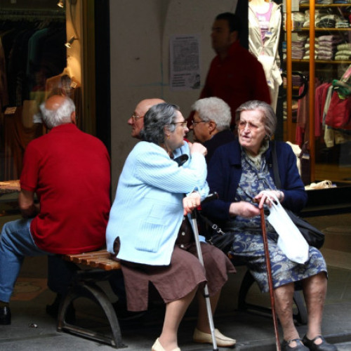 Italia înregistrează un număr record de centenari și se apropie de 24.000