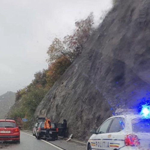 Trafic îngreunat între Orșova și Drobeta-Turnu Severin din cauza unei gropi adânci pe DN6