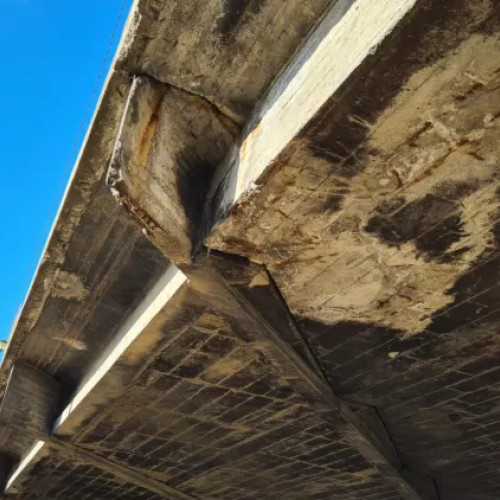 Clujean atrage atenția asupra pericolului de pe podul de la Ira pentru pietoni