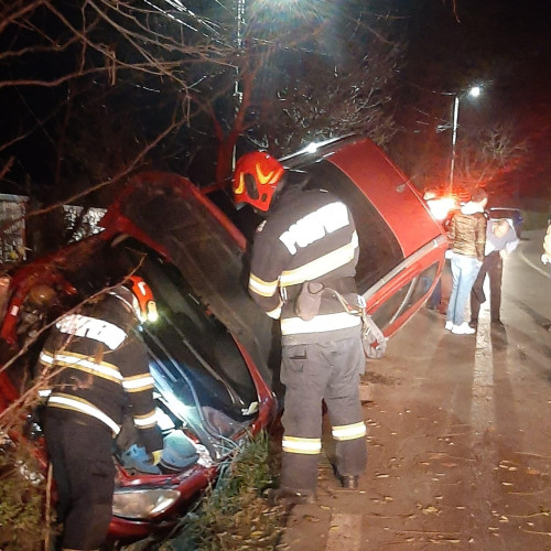 Accident rutier în Vorona: un autoturism răsturnat, șoferul a refuzat spitalizarea