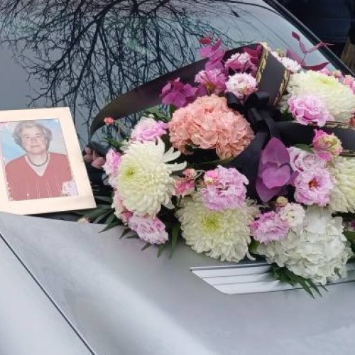 O educatoare din Botoșani a fost condusă pe ultimul drum de comunitate