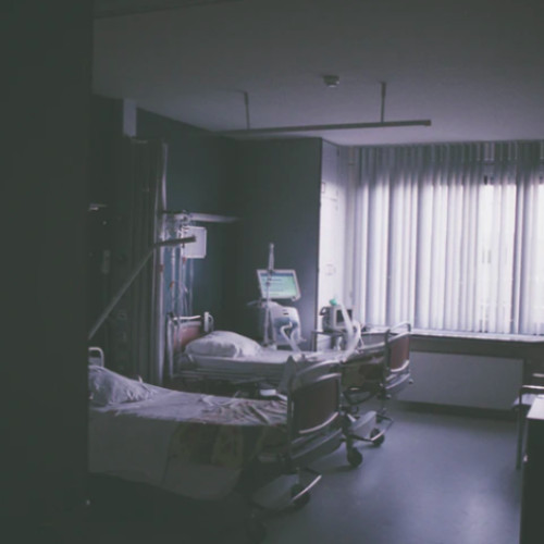 Femeia lovită de cablu al rețelei STB a murit la spital după două zile