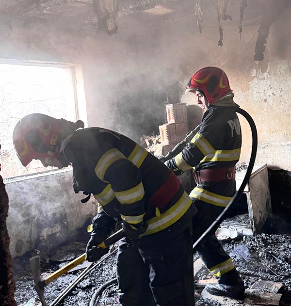 Incendiu la o casă din comuna Racoasa, intervenție promptă a pompierilor