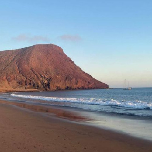 Trei persoane au murit în Tenerife după ce valurile puternice au lovit insula