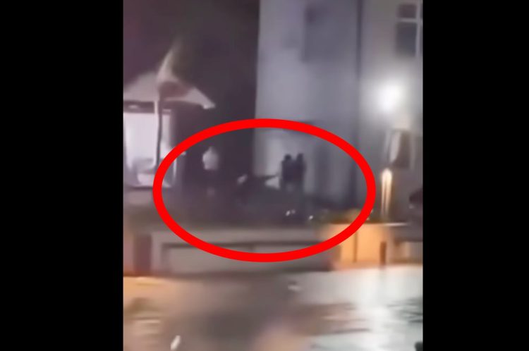 Scandal cu topoare și furci în fața primăriei din Târgu Lăpuș