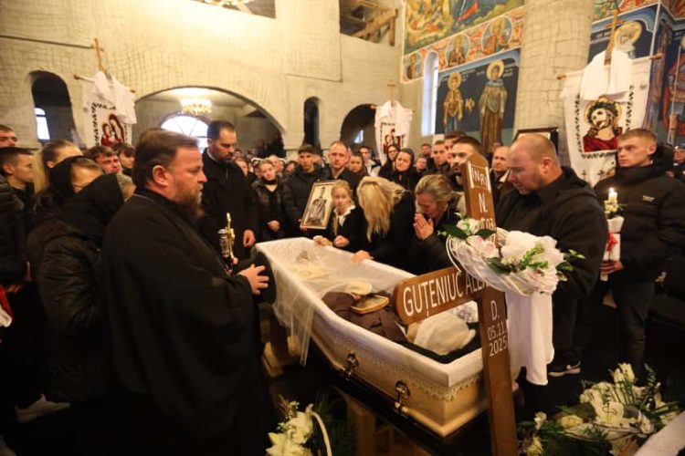 Ultimul drum al tânărului seminarist Alexandru Nicușor Guțeniuc din Baia Mare