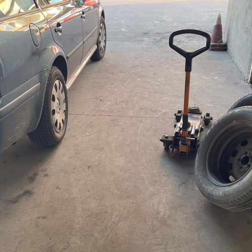 Anvelopele de iarnă devin obligatorii când drumurile sunt acoperite cu zăpadă sau polei