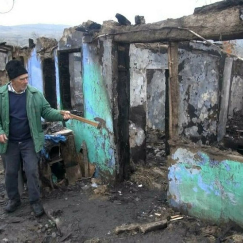 Bărbat de 79 de ani a murit carbonizat într-o casă veche din județul Bacău