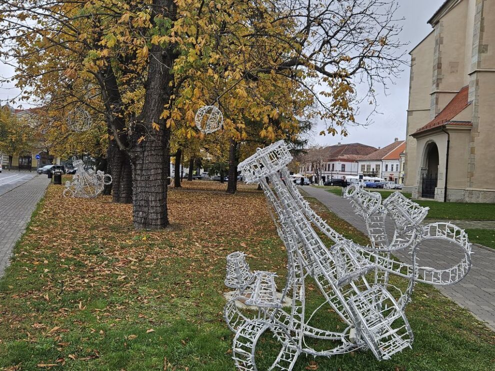 Firma Ilnic Electric din Maramureș a închiriat și montat iluminatul festiv în Bistrița de peste 230.000 de euro