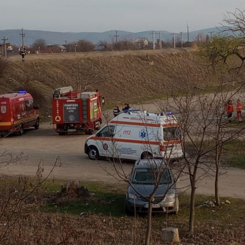 Alertă la Podul Șerbănești din Bacău! Salvatorii caută cu barca și scafandrii un posibil sinucigaș