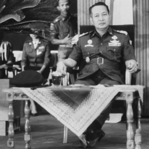 Indonezia a declarat pe fostul dictator Suharto erou național, stârnind controverse