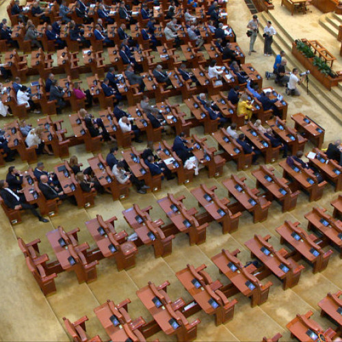 Tinerii aleg AUR, SENS și USR, seniorii preferă PSD, arată sondajul INSCOP