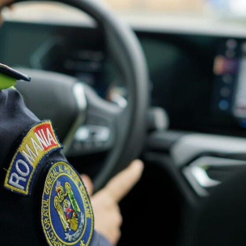 Șofer fără permis urmărit pe DJ 151 cu pistol neautorizat în mașină