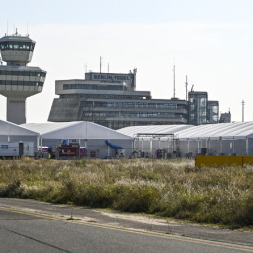 Centru de refugiați de la fostul aeroport Tegel din Berlin va fi închis în câteva luni
