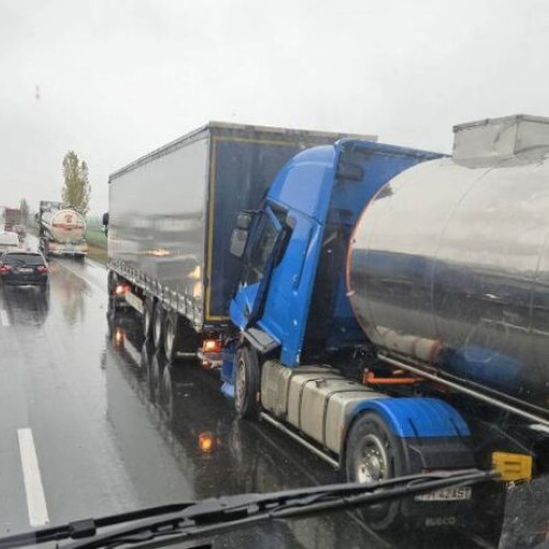 Accident între două autotrenuri pe DN 2 E85 fără victime