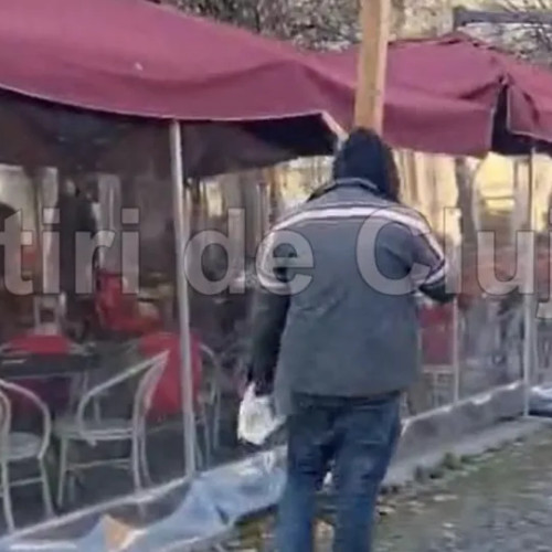 Bărbat de 71 de ani lovit violent în Piața Unirii după ce a cerut o țigară