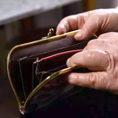 Bărbat din Mureș, cercetat pentru înșelăciune prin metoda „preotul” în Lupeni