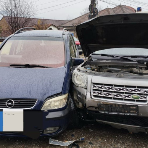 Trei persoane rănite într-un accident în Dărmănești, județul Bacău