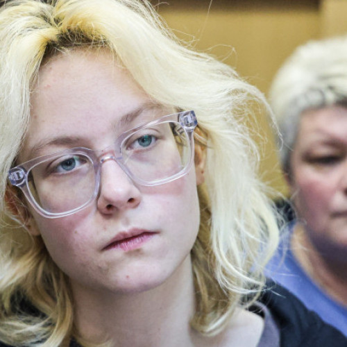 Cântăreață rusă și colegul ei arestați din nou pentru cântece anti-război