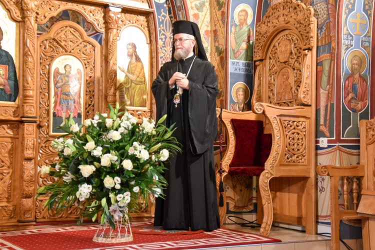 Episcopia Maramureșului oferă biblii gratuite de Ziua Sfântului Ioan Gură de Aur