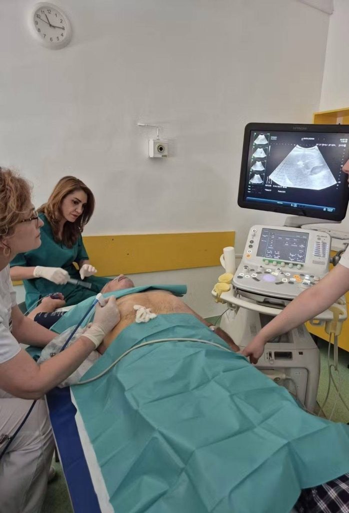 Primul tratament prin ablație cu microunde a unei tumori hepatice la Spitalul din Craiova