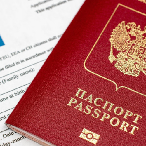 UE restricționează vizele multiple pentru ruși, declanșând reacții diverse la Moscova