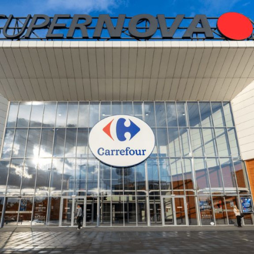 Frații Pavăl și alte grupuri depun oferte pentru preluarea Carrefour România