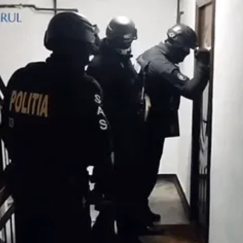 Bărbat prins după ce a furat bijuterii și lingouri de aur din casa unui pensionar din Sectorul 1