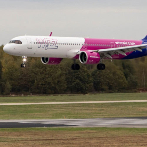 Flacără observată sub cabina unui avion Wizz Air pe Aeroportul Băneasa