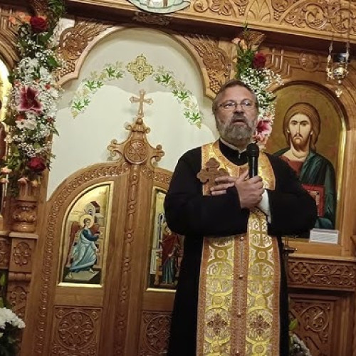 Preot din Botoșani oferă burse elevilor buni la învățătură și implicați în biserică